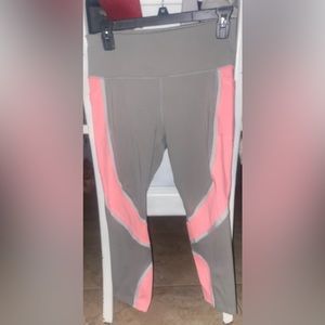 Grey and pink leggings with side pockets